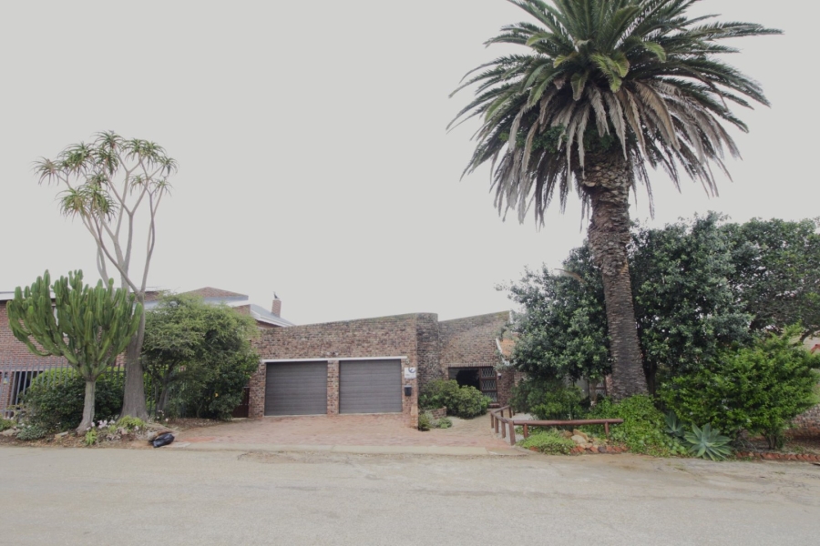 4 Bedroom Property for Sale in Noorsekloof Eastern Cape